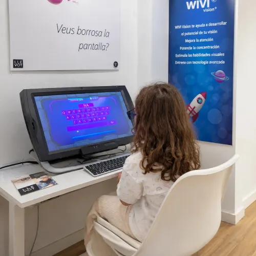 Sesión de terapia visual en Óptica Llevot en Cornellà de Llobregat